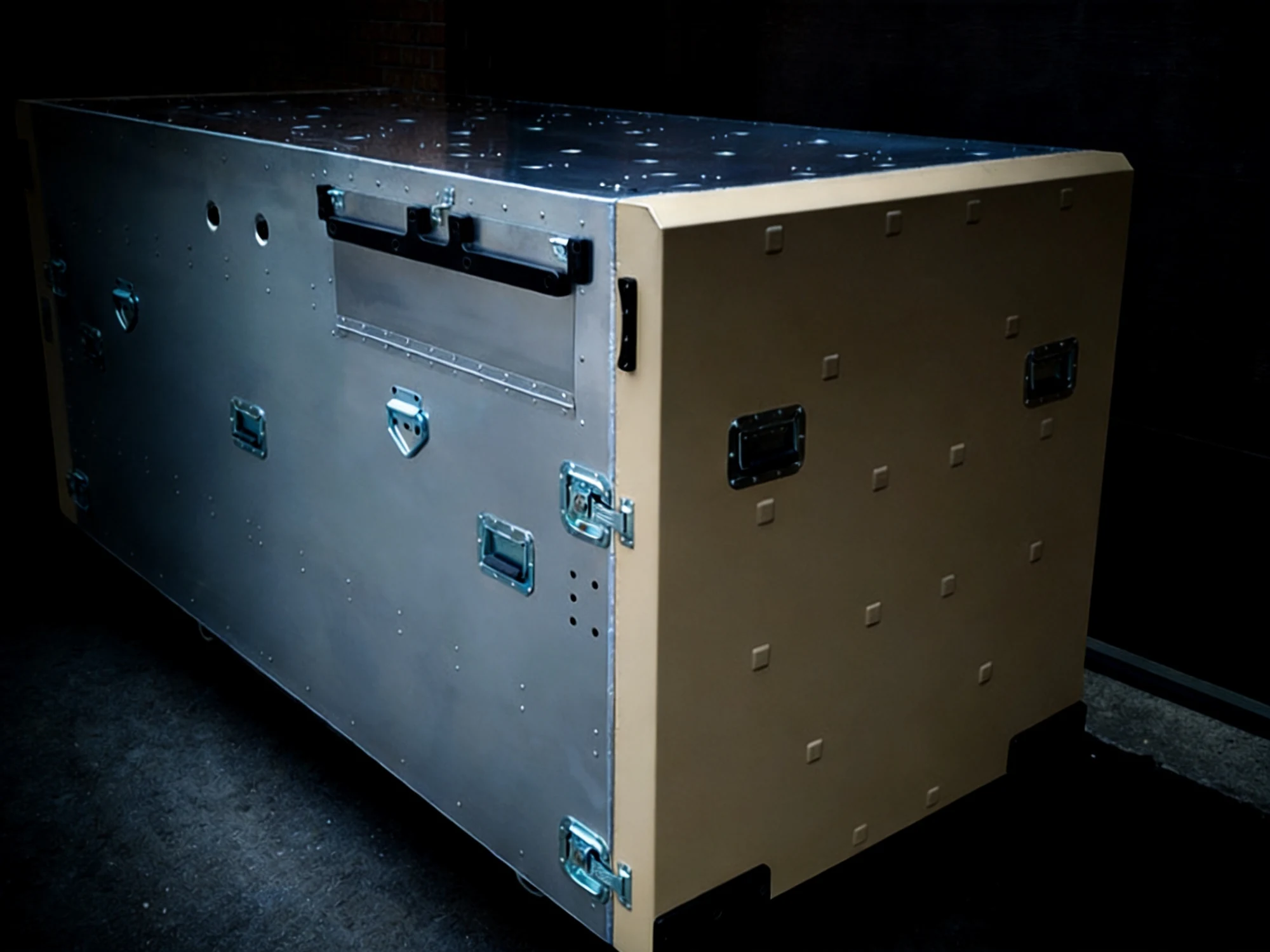P.E.T.S. palletized transport case