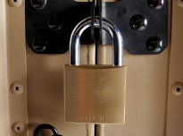 Rigid padlock hasp assembly on Target single lid case